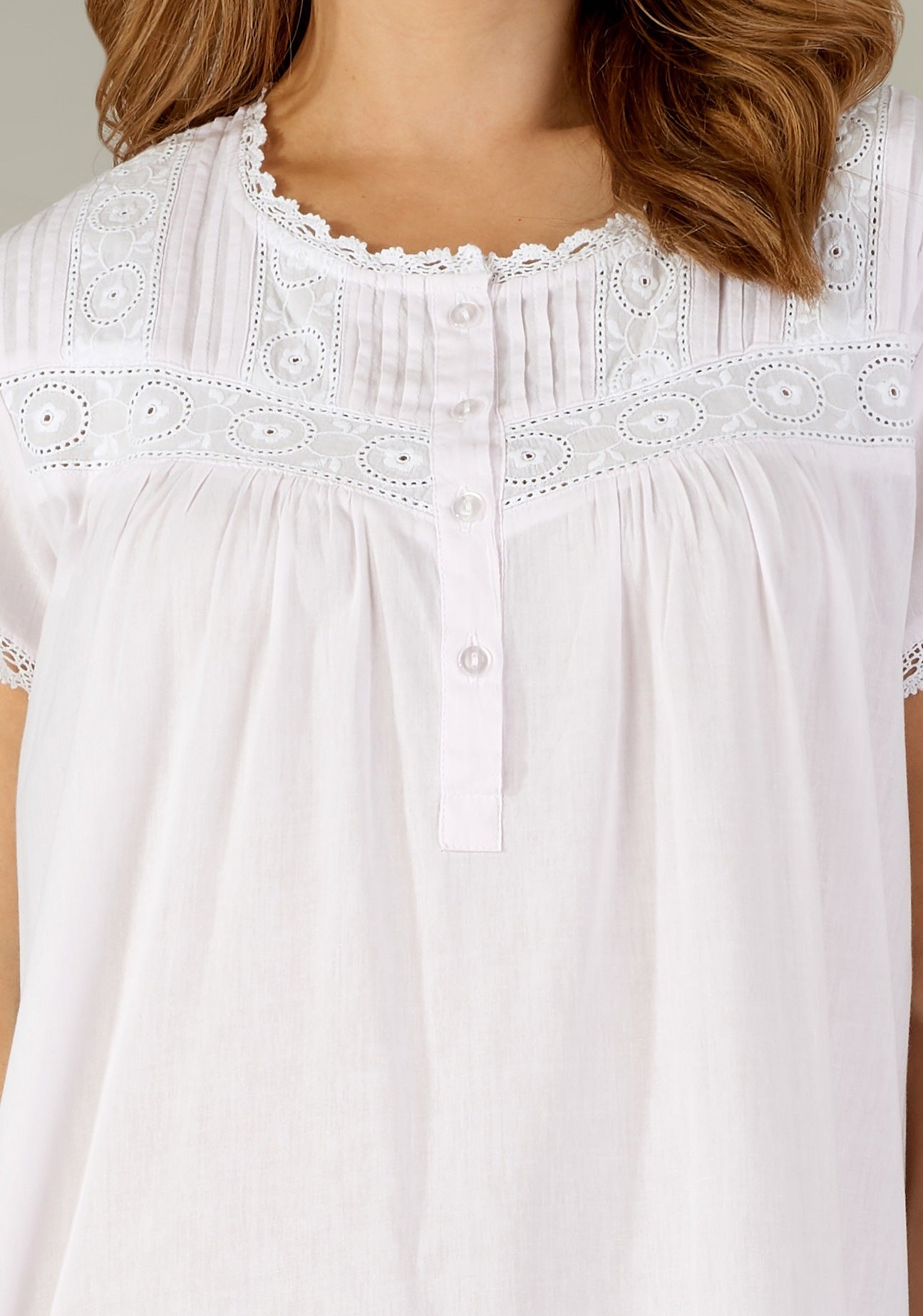 Classic Oval Embroidered Lace 45